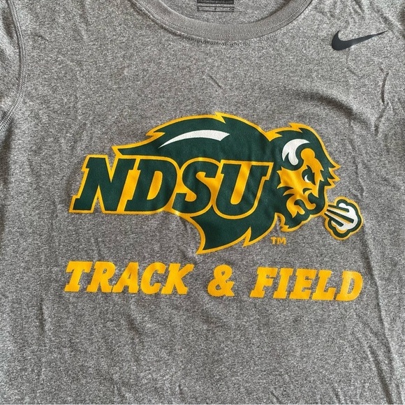 Nike Dri fit NDSU Track & Field Gray Long Sleeve Shirt Sz Small - Picture 4 of 7